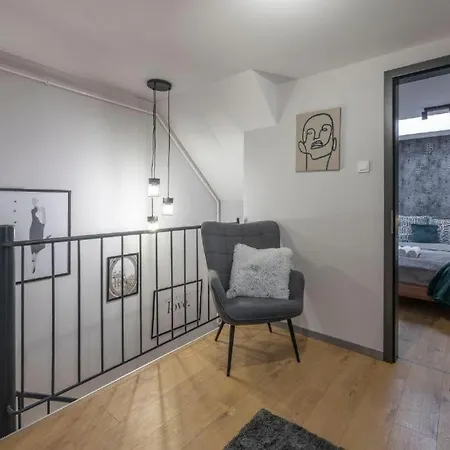 Exclusive Duplex With Balcony On Elisabeth St' * ブダペスト
