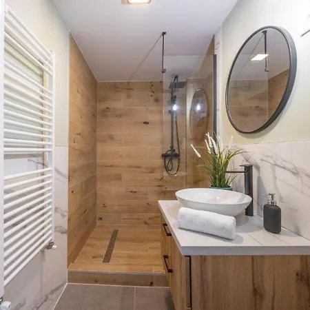 アパート Exclusive Duplex With Balcony On Elisabeth St' *