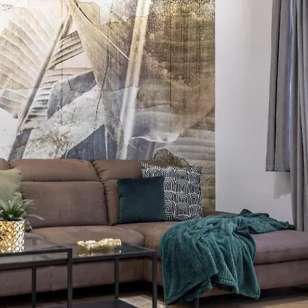アパート Exclusive Duplex With Balcony On Elisabeth St'