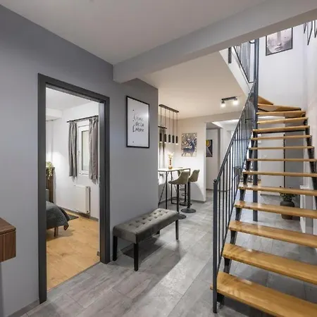 アパート Exclusive Duplex With Balcony On Elisabeth St' *