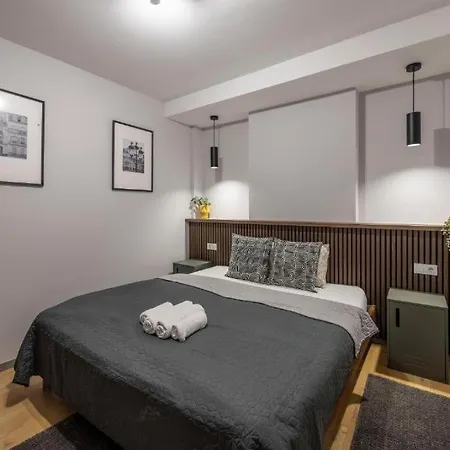 Exclusive Duplex With Balcony On Elisabeth St' * ブダペスト